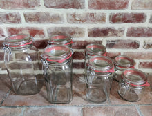 Afbeelding in Gallerij-weergave laden, Front view brick wall with cliptop-jars
